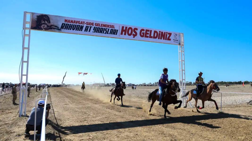Dört Bir Yandan Atlar Manavgat’ta Yarıştı 3